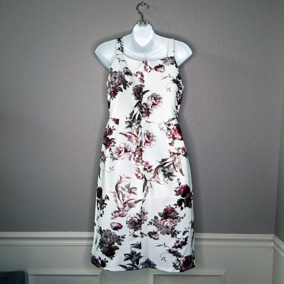 bebe Woman's Floral Faux Wrap dress size 6 Ivory/ Multi colored NEW - Picture 6 of 14